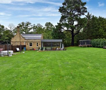 A three bedroom lodge which is beautifully presented to an exacting... - Photo 2