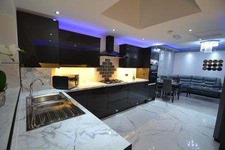 6 bedroom house to rent - Photo 2