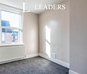 3 bedroom flat to rent - Photo 6