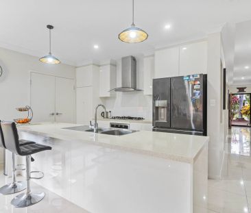 Executive family home with pool and modern comforts - Photo 5