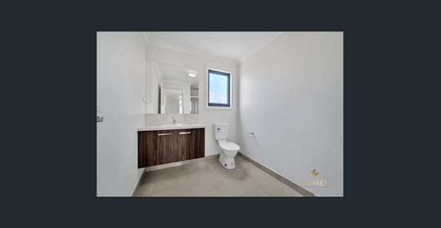 Stylish 3-Bedroom, 2-Bathroom 2 Living Areas Triple-Storey Townhouse in Truganina - Photo 1