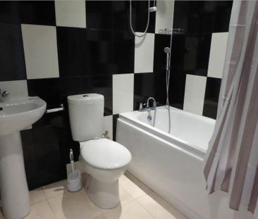 3 bedroom flat to rent - Photo 5