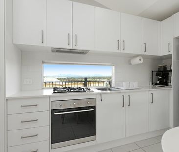 Furnished, Stylish Apartment - Photo 2