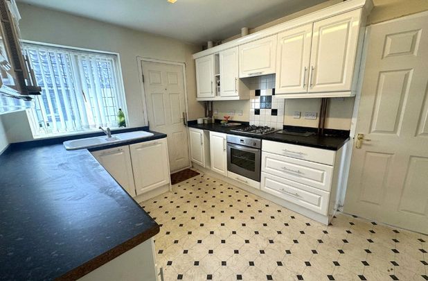 Sycamore Road, Farnborough, Hampshire, GU14 - Photo 1