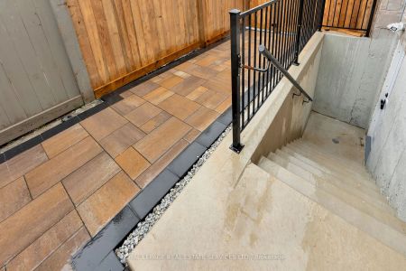 Detached Home For Lease | W9044225 - Photo 2