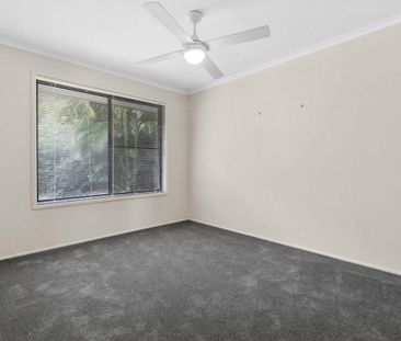 Comfortable Family Living Close to the Noosa River - Photo 3