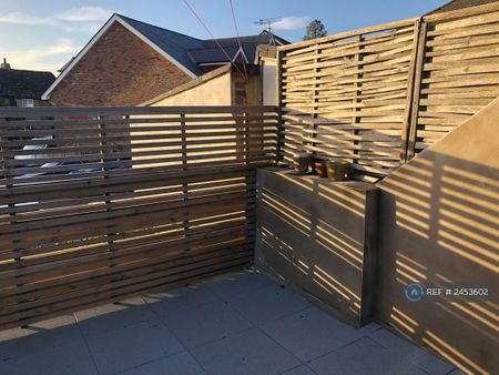 3 bedroom flat to rent - Photo 3