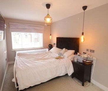 4 bedroom semi-detached house to rent - Photo 4