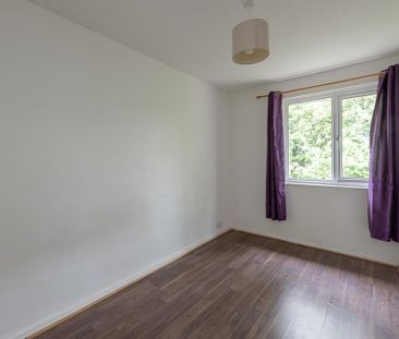 3 bedroom end of terrace house to rent - Photo 2