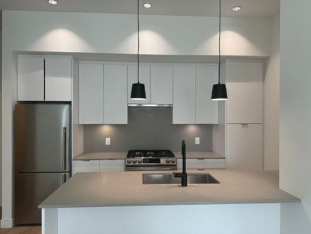 5th Floor Condo in Upper Montrose Building - Photo 4