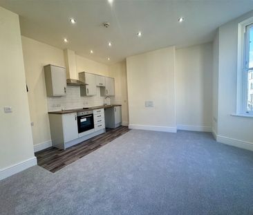 Albemarle Crescent, Scarborough - Photo 1