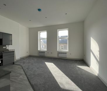 3 bedroom flat to rent - Photo 2