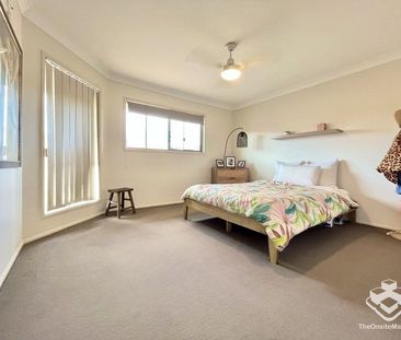 Spacious 3 Bedrooms Townhouse in a great location - Photo 3