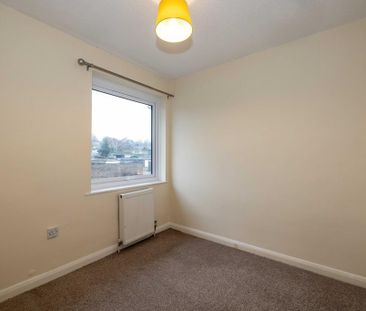 4 bedroom semi-detached house to rent - Photo 5