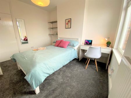 4 bedroom terraced house to rent - Photo 5