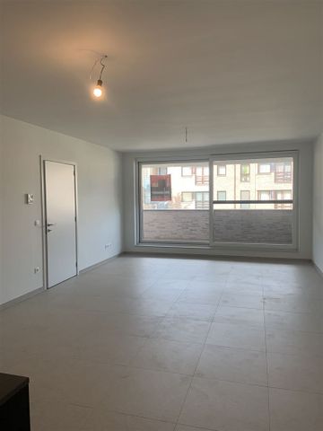 Nieuwbouwappartement met 2 slaapkamers, terras en autostaanplaats. - Foto 2