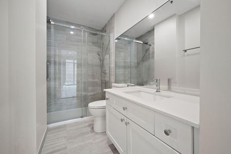 Luxury Spacious Apartment in Golden Square Mile - Photo 4