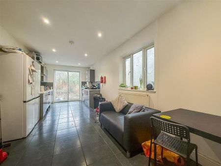 House share to rent - Photo 2