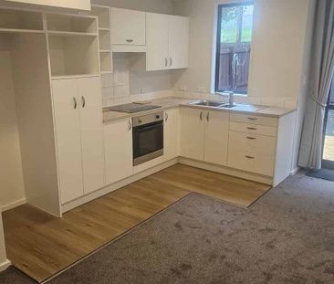 Modern Townhouse in Convenient Mount Wellington - Photo 2