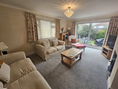 Pine Grove, Maidstone - Photo 2