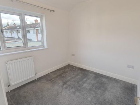 2 bedroom end of terrace house to rent - Photo 3