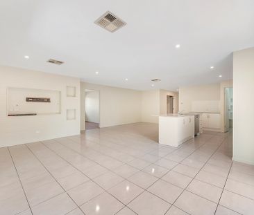 Stylish and Spacious Family Home - Photo 4