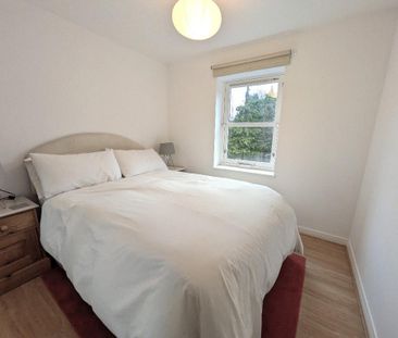 3 bedroom flat to rent - Photo 6