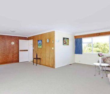 Sunny 3-Bedroom Home in a Prime Location! - Photo 1