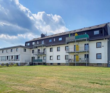 Helle 2 Zimmer Wohnung (Hochpaterre) zur Miete mit Balkon in ruhiger Wohngegend! - Photo 2