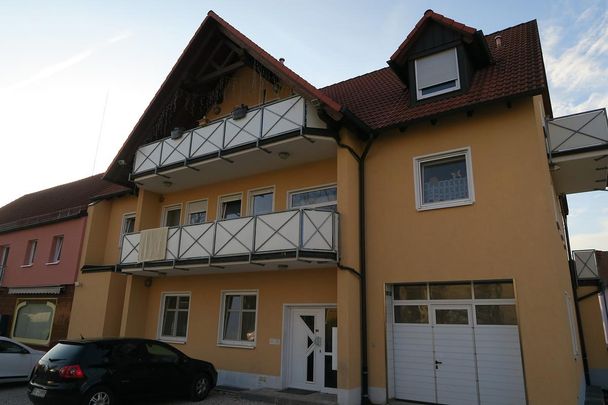 2 Zimmer Wohnung mit großer Dachterrasse in Roßtal, am Bahnhof! - Foto 1