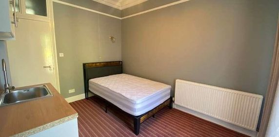 Bushey Grove Road Bushey, WD23 - Photo 2