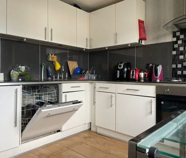Room in a Shared House, Burnley Road, NW10 - Photo 1