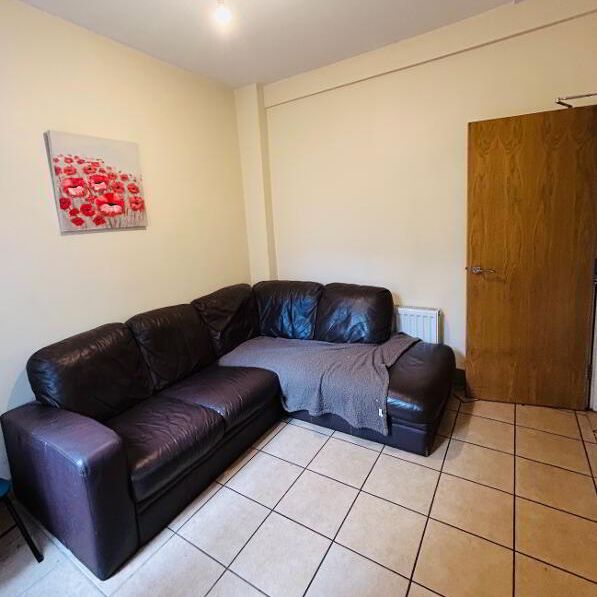 Balfour Avenue, Room 2, All Bills Included, Belfast, BT7 2FH - Photo 1