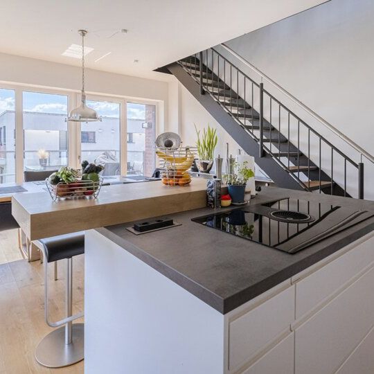 Möbliert Wohnen über 2 Ebenen! Hochwertig ausgestattete Maisonette-Wohnung mit Wasserblick - Photo 1