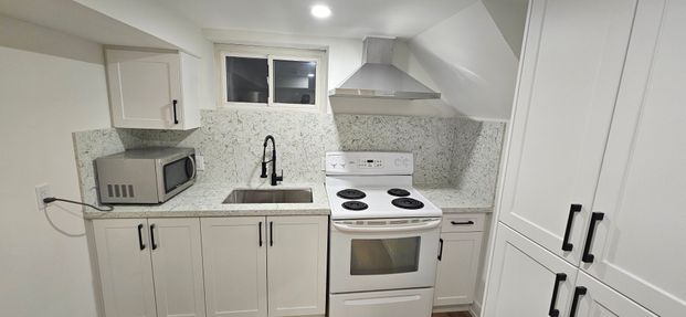 For Lease - 38 Jasper Drive Unit# lower level, Aurora, Ontario - Photo 1