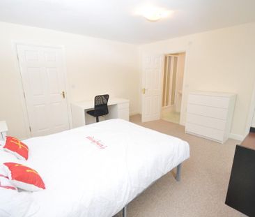 4 bedroom semi-detached house to rent - Photo 6