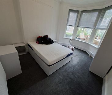 Howard Gardens, Cardiff - Photo 4