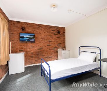 BOARDING HOUSE IN IDEAL LOCATION! - Photo 4
