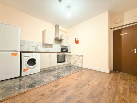 1 Bed Flat, Harpour Road, IG11 - Photo 2