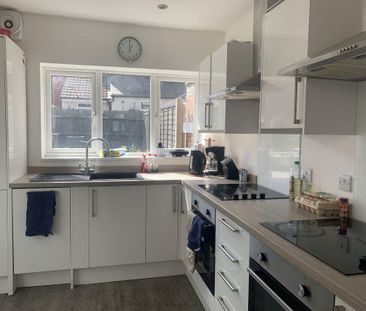 1 bedroom in a house share to rent - Photo 3