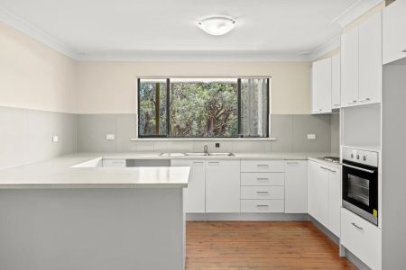 Spacious Family Home in a Convenient Location - Photo 5