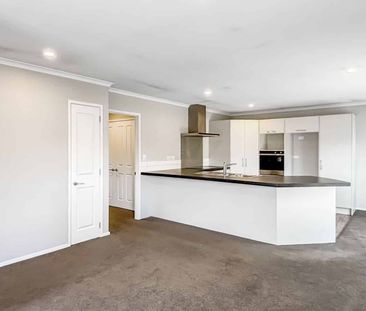 ADDINGTON - THREE BEDROOMS, TWO BATHROOMS, SINGLE GARAGE - Photo 4