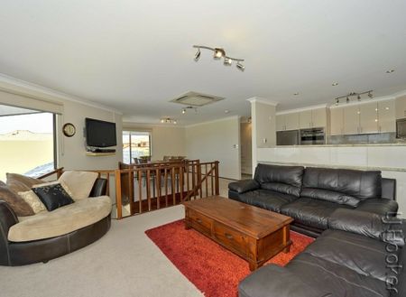 Executive Furnished retreat with relaxing views. - Photo 4