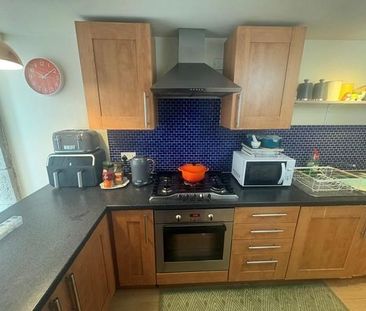 2 bedroom semi-detached house to rent - Photo 2