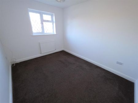 3 bedroom detached house to rent - Photo 3