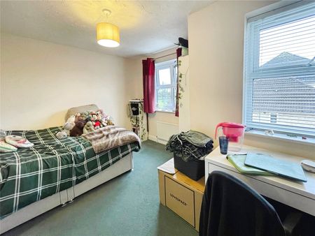 Nightingale Shott, Egham, Surrey, TW20 9SU - Photo 5