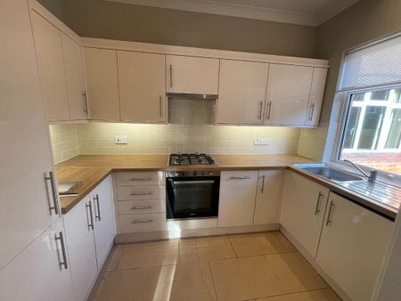 2 bedroom apartment to rent - Photo 4