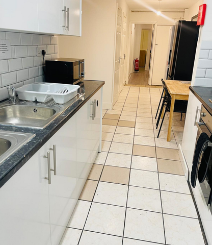 1 bedroom in a house share to rent - Photo 5