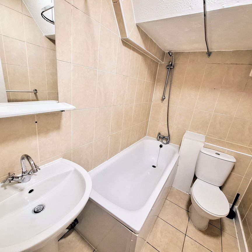 Priory Hill, Dartford, DA1 - Photo 1
