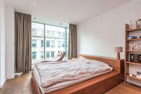 A bright 1 bedroom apartment situated in the ever popular Brewhouse Yard development in the heart of Clerkenwell. - Photo 5